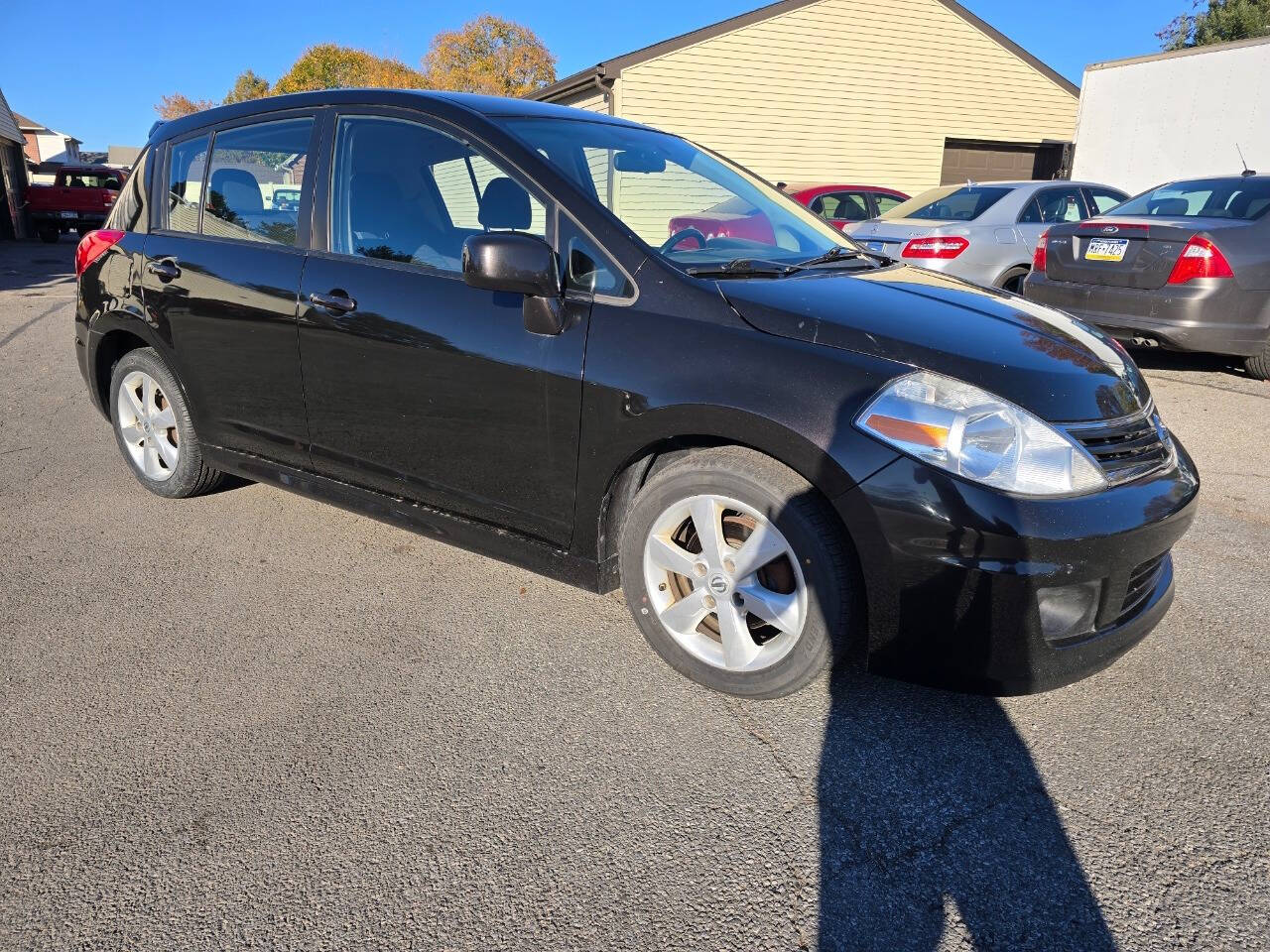 2011 Nissan Versa for sale at QUEENSGATE AUTO SALES in York, PA