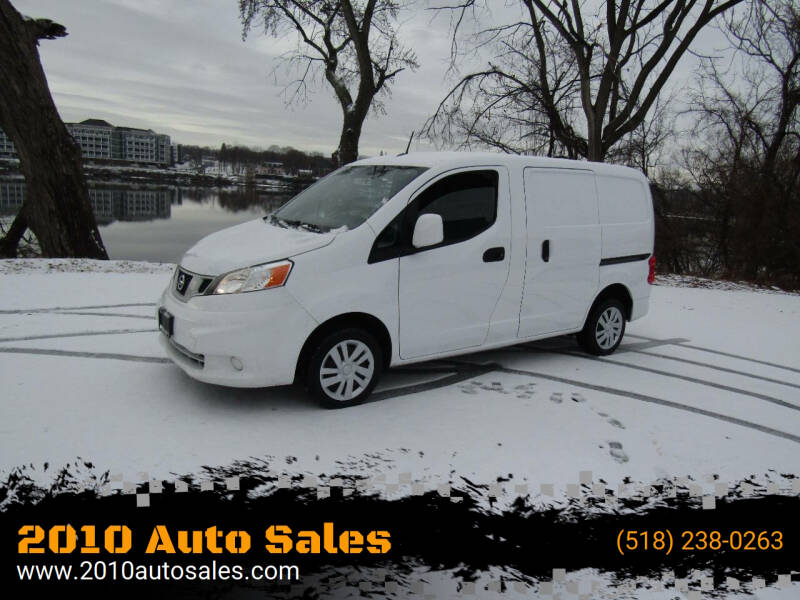 Nissan NV200's photo