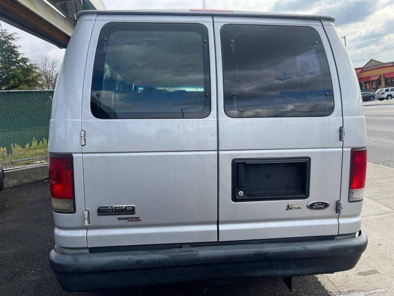 2011 Ford E-Series E-150 XLT