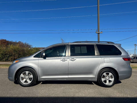 2017 Toyota Sienna LE 8-Passenger