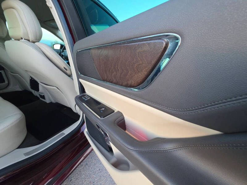 2019 Lincoln Continental Select