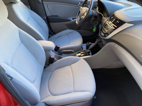 2013 Hyundai Accent SE