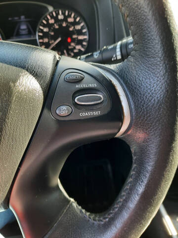 2017 Nissan Pathfinder SV