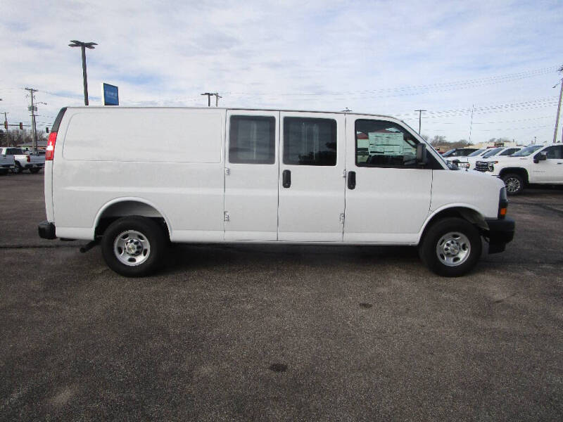 2025 Chevrolet Express 2500
