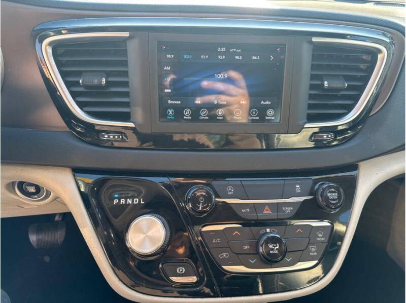 2021 Chrysler Voyager LXi