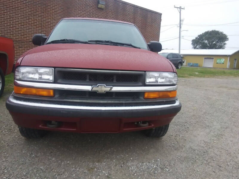 2000 Chevrolet S-10 for sale at RICK'S AUTO SALES in Logansport IN