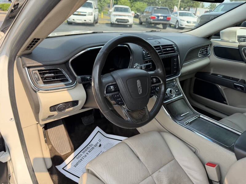 2017 Lincoln Continental Select