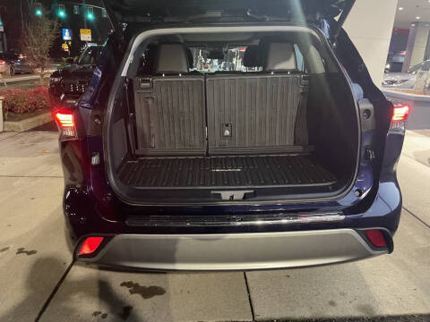 2021 Toyota Highlander Hybrid Platinum