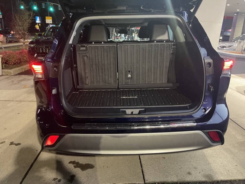 2021 Toyota Highlander Hybrid Platinum