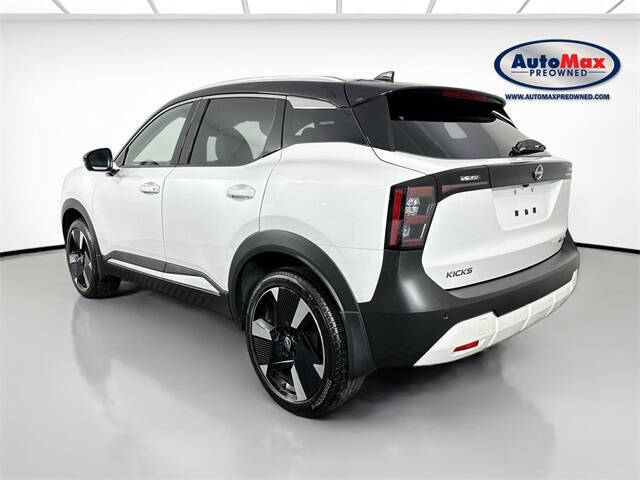 2025 Nissan Kicks SR