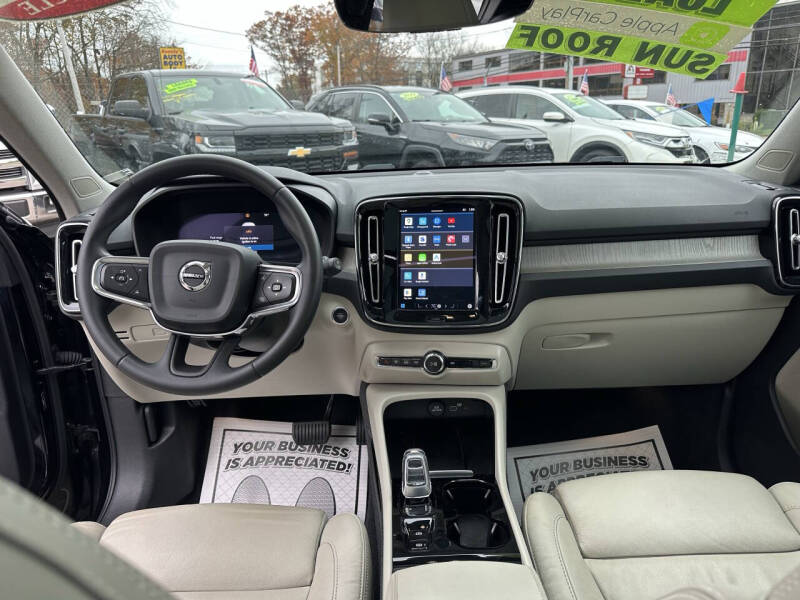 2023 Volvo XC40 B5 Plus Bright Theme