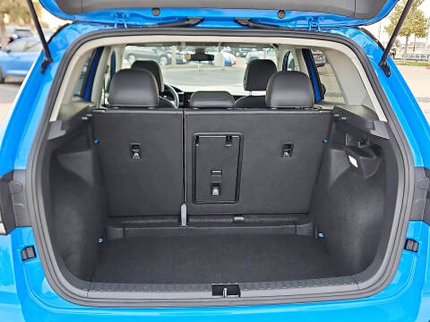 2025 Volkswagen Taos SE Black