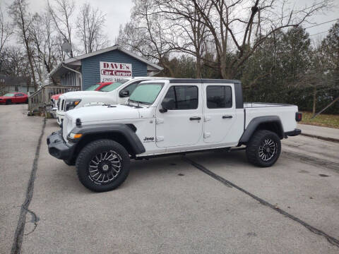 2020 Jeep Gladiator for sale at Dave's Car Corner in Hartford City IN