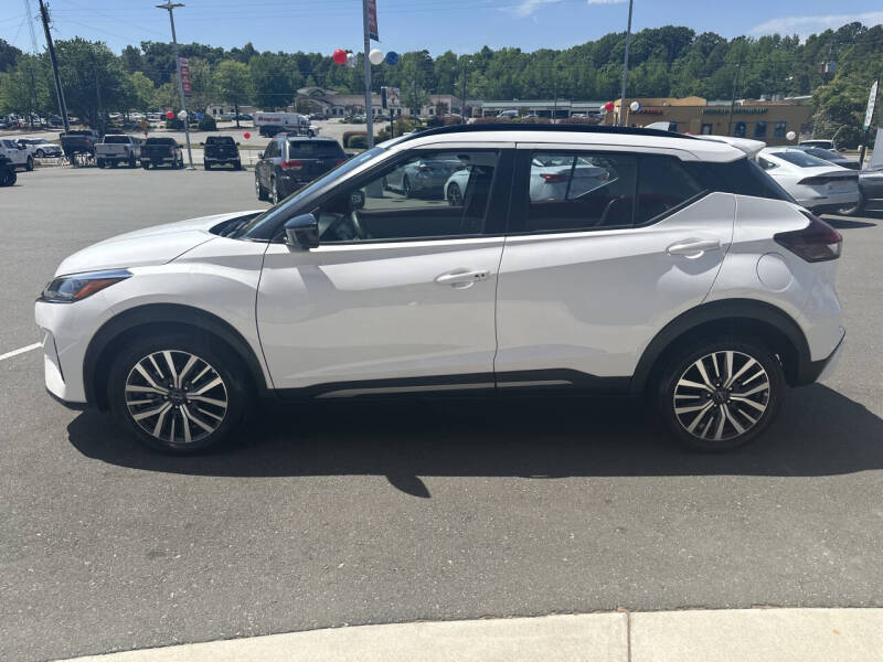 2024 Nissan Kicks SR