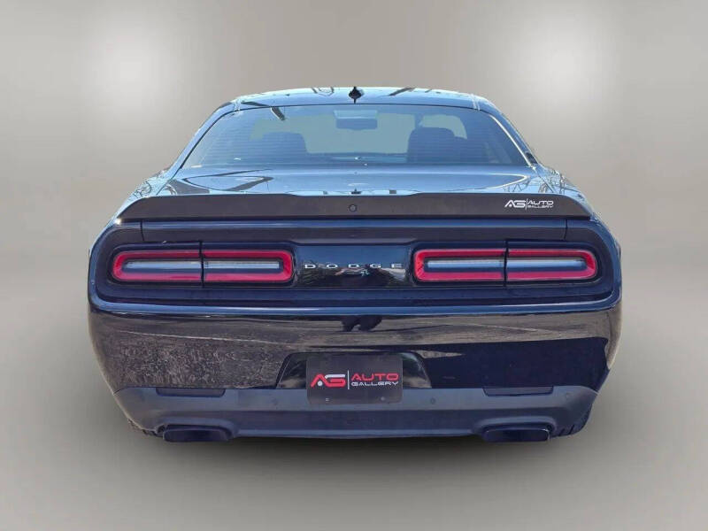 2017 Dodge Challenger 392 HEMI Scat Pack Shaker