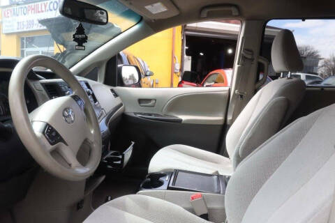 2013 Toyota Sienna LE 7-Passenger