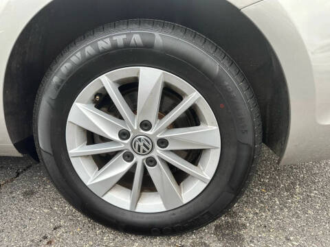 2017 Volkswagen Golf SportWagen