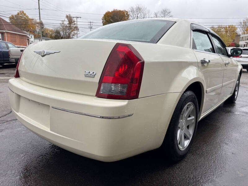 2005 Chrysler 300 Touring