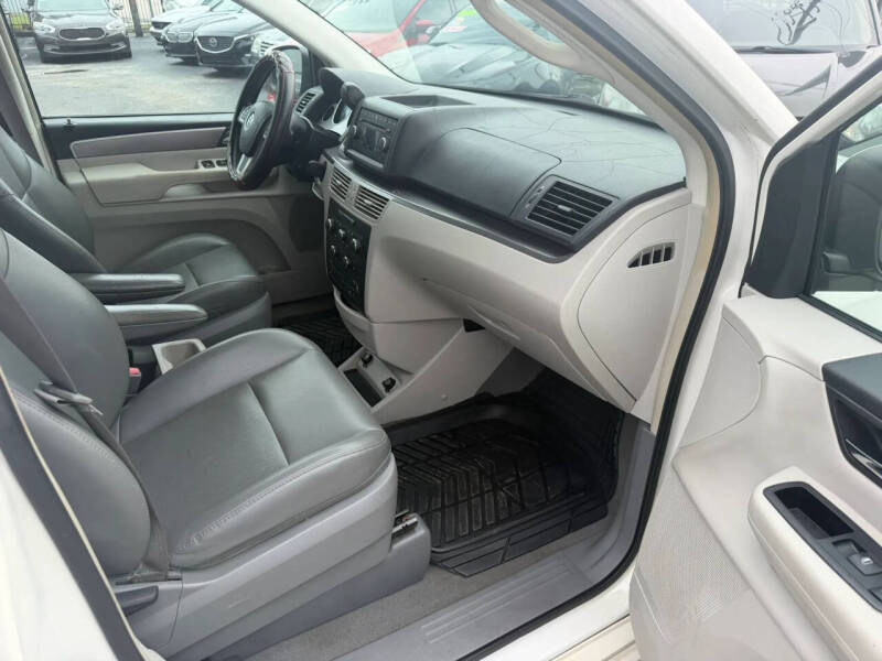 2011 Volkswagen Routan
