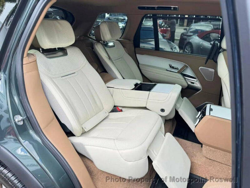 2025 Land Rover Range Rover P615 SV LWB