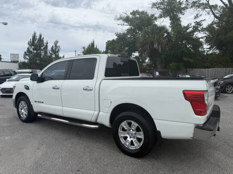 2017 Nissan Titan SV