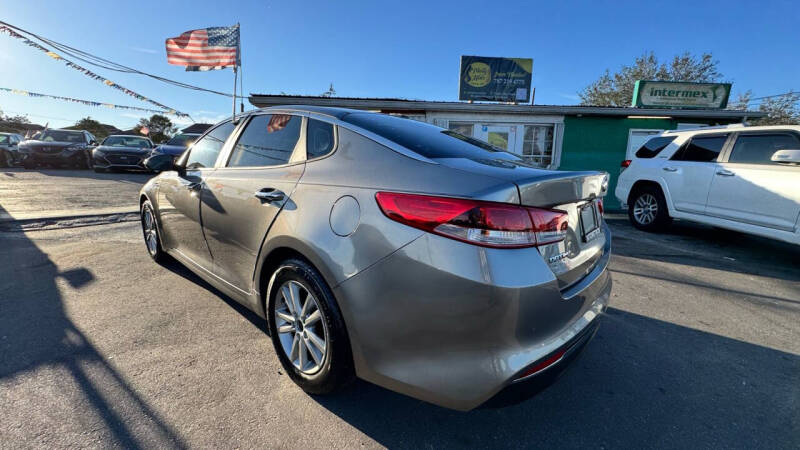 2018 Kia Optima LX photo 16