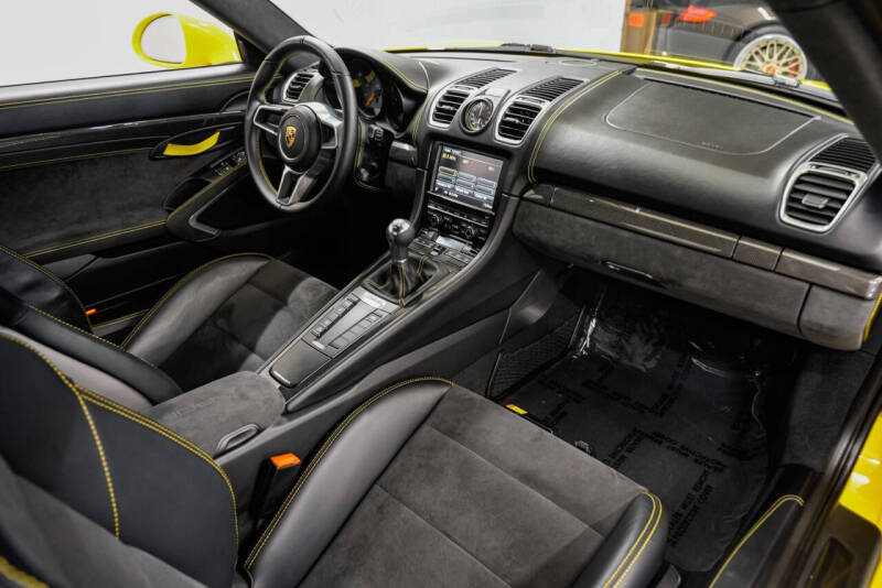 2016 Porsche Cayman GT4