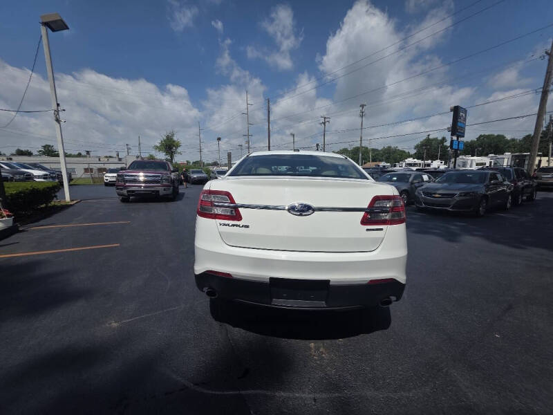 2015 Ford Taurus SE