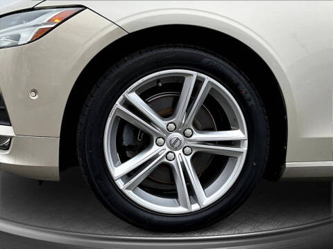 2018 Volvo S90 T5 Momentum