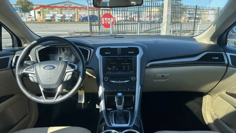 2014 Ford Fusion SE