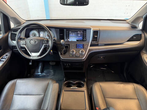 2020 Toyota Sienna SE 8-Passenger