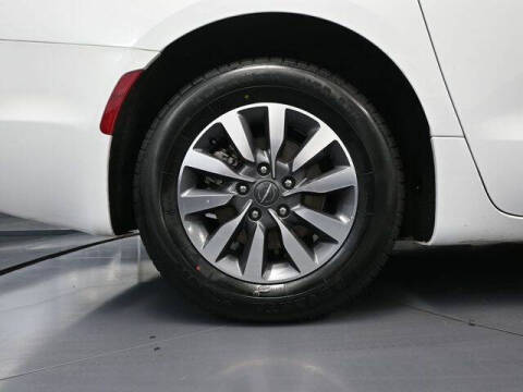 2023 Chrysler Pacifica Plug-In Hybrid Touring L