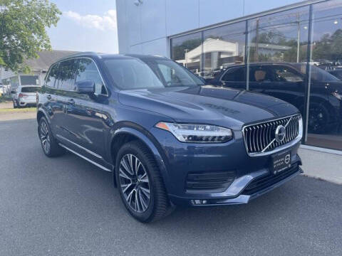 2022 Volvo XC90 T6 Momentum 6-Passenger