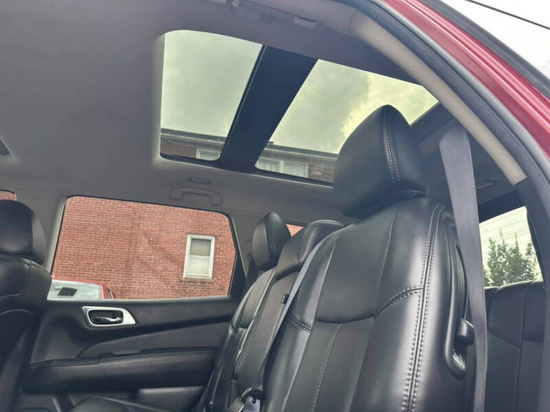 2017 Nissan Pathfinder SL