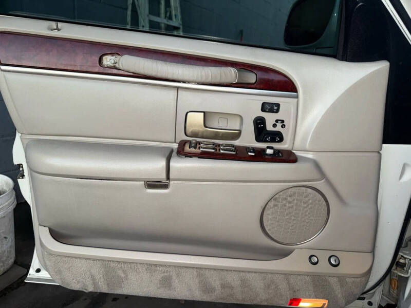 2004 Lincoln Town Car Ultimate