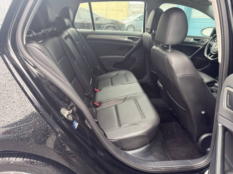 2016 Volkswagen Golf TSI SE