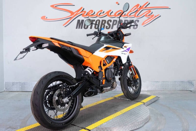 2026 KTM 690 SMC R