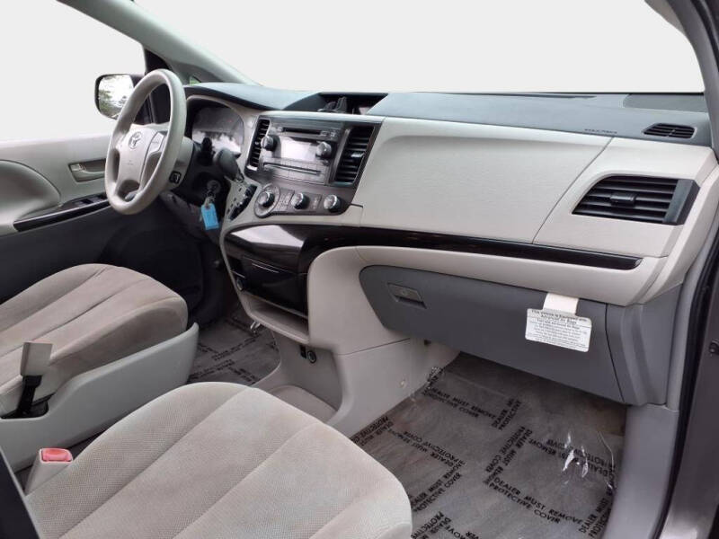 2013 Toyota Sienna L 7-Passenger