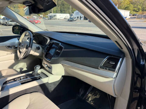 2017 Volvo XC90 T6 Momentum