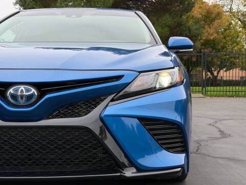 2020 Toyota Camry Hybrid SE
