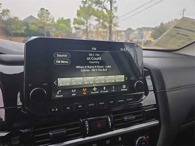 2025 Nissan Pathfinder SL