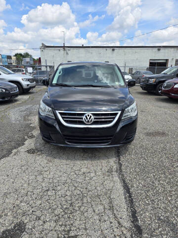 2012 Volkswagen Routan SE