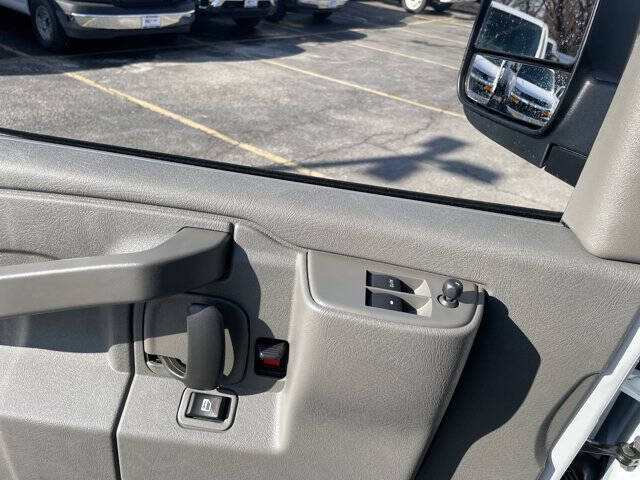 2025 Chevrolet Express 2500