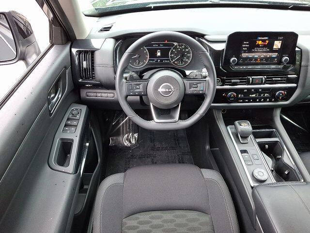 2023 Nissan Pathfinder SV