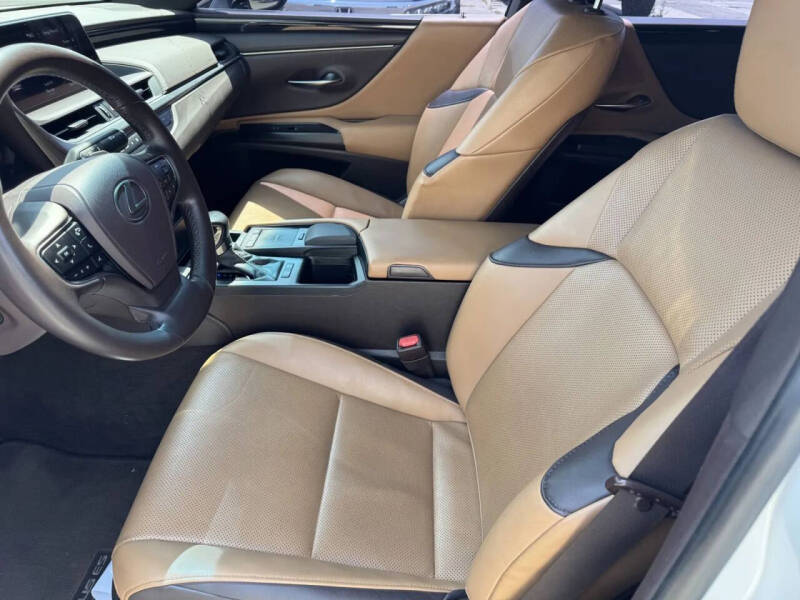 2021 Lexus ES 300h