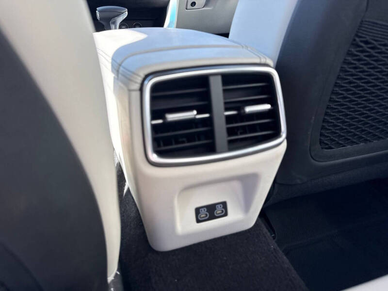 2025 Genesis G70