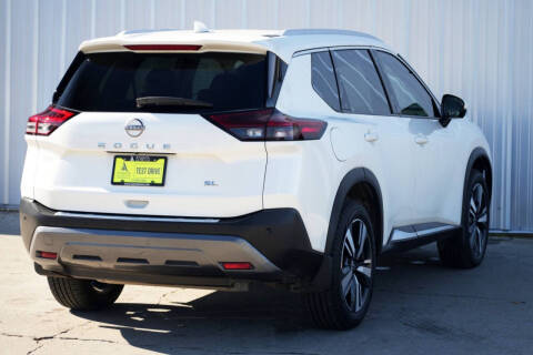 2022 Nissan Rogue SL