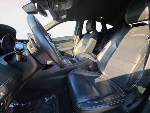 2019 Jaguar E-PACE P300 R-Dynamic SE