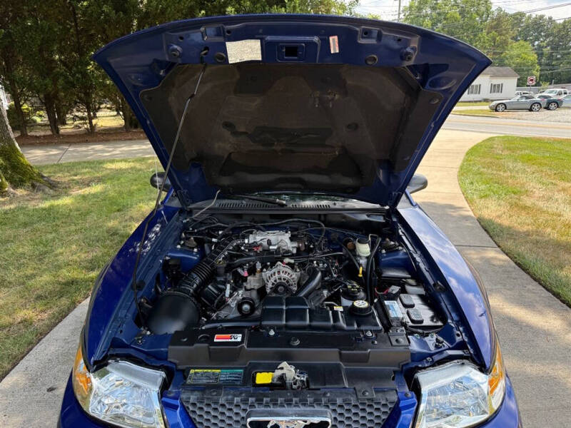 2004 Ford Mustang GT Deluxe