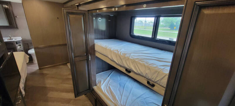 2021 Holiday Rambler Vacationer 36F